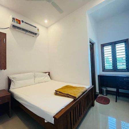Sri Balaji Lodging Hotel Tiruchchendur Exterior photo