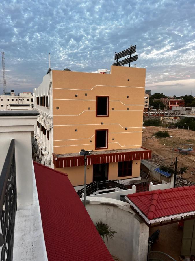 Sri Balaji Lodging Hotel Tiruchchendur Exterior photo