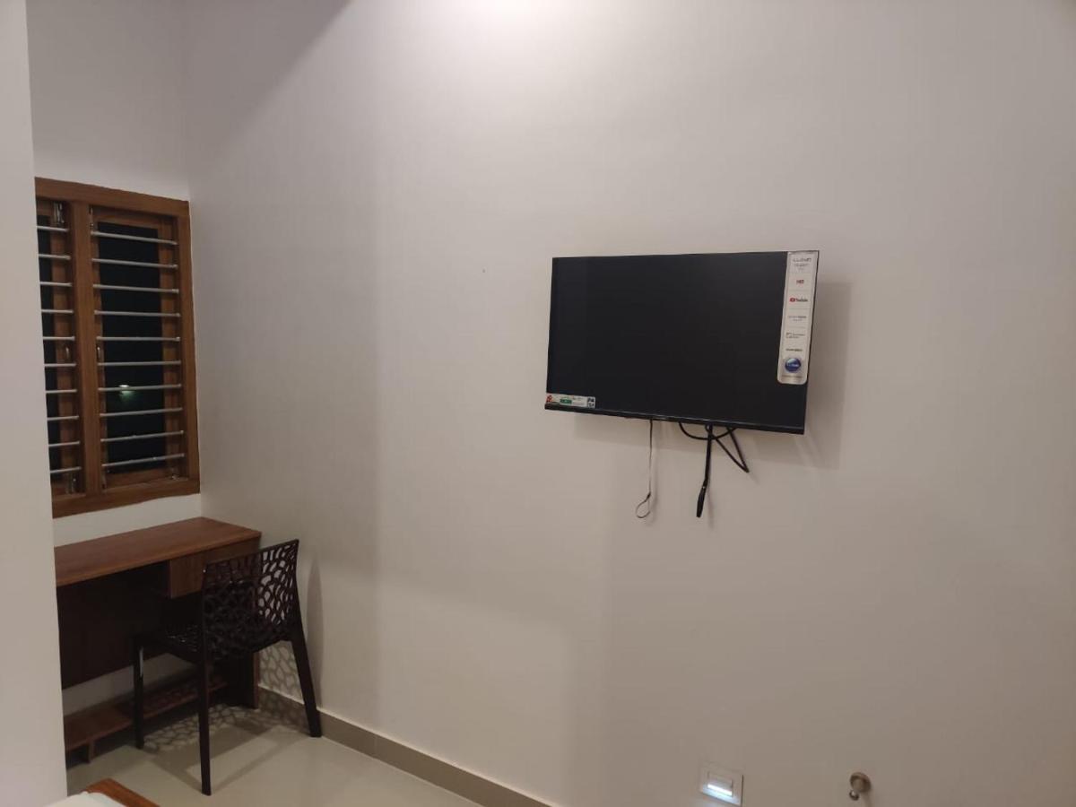 Sri Balaji Lodging Hotel Tiruchchendur Exterior photo