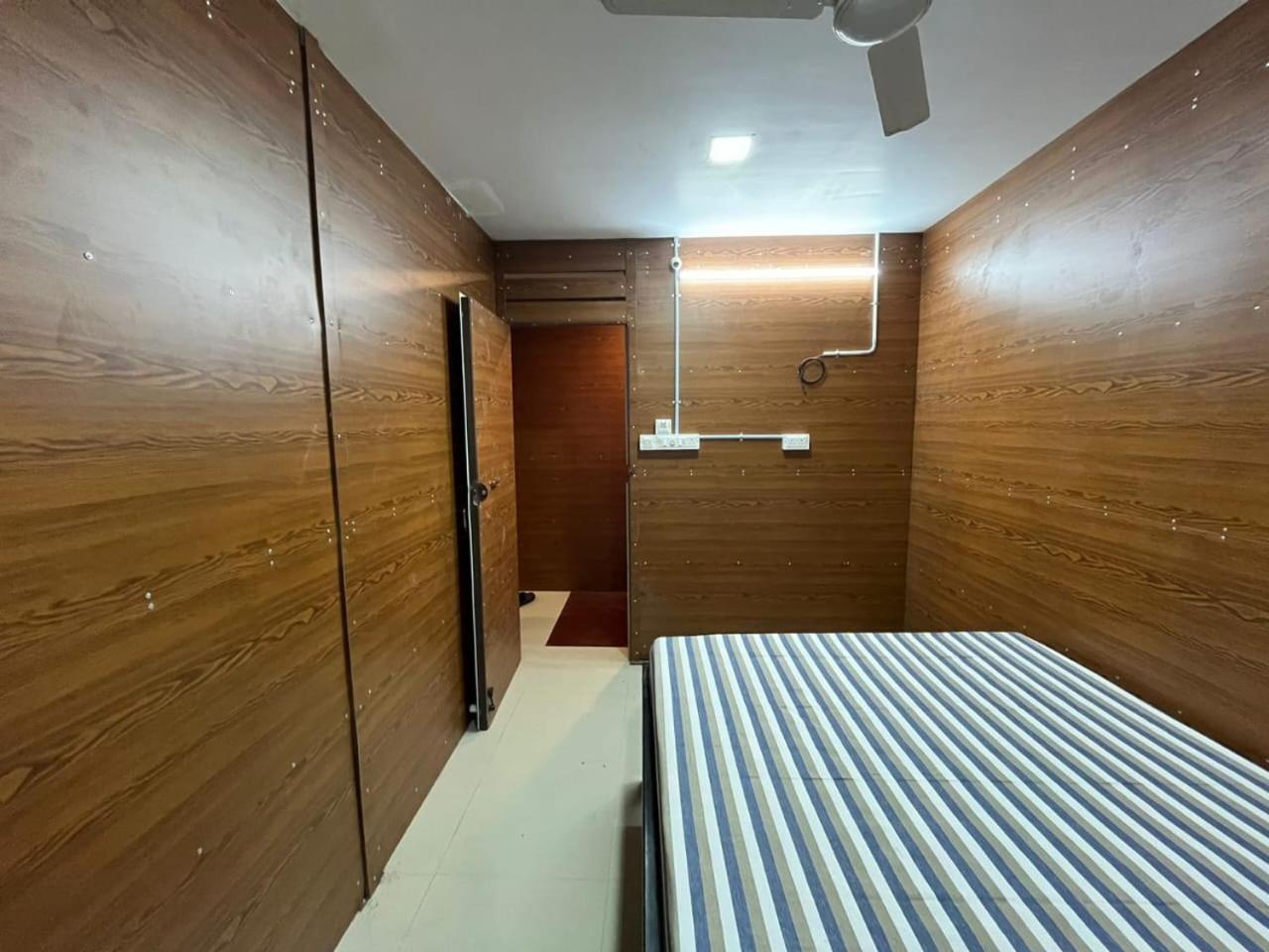 Sri Balaji Lodging Hotel Tiruchchendur Exterior photo